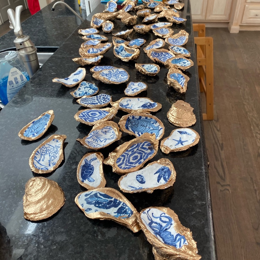 Blue and Gold Decorative Oyster Shells
Great wedding decor for place settings